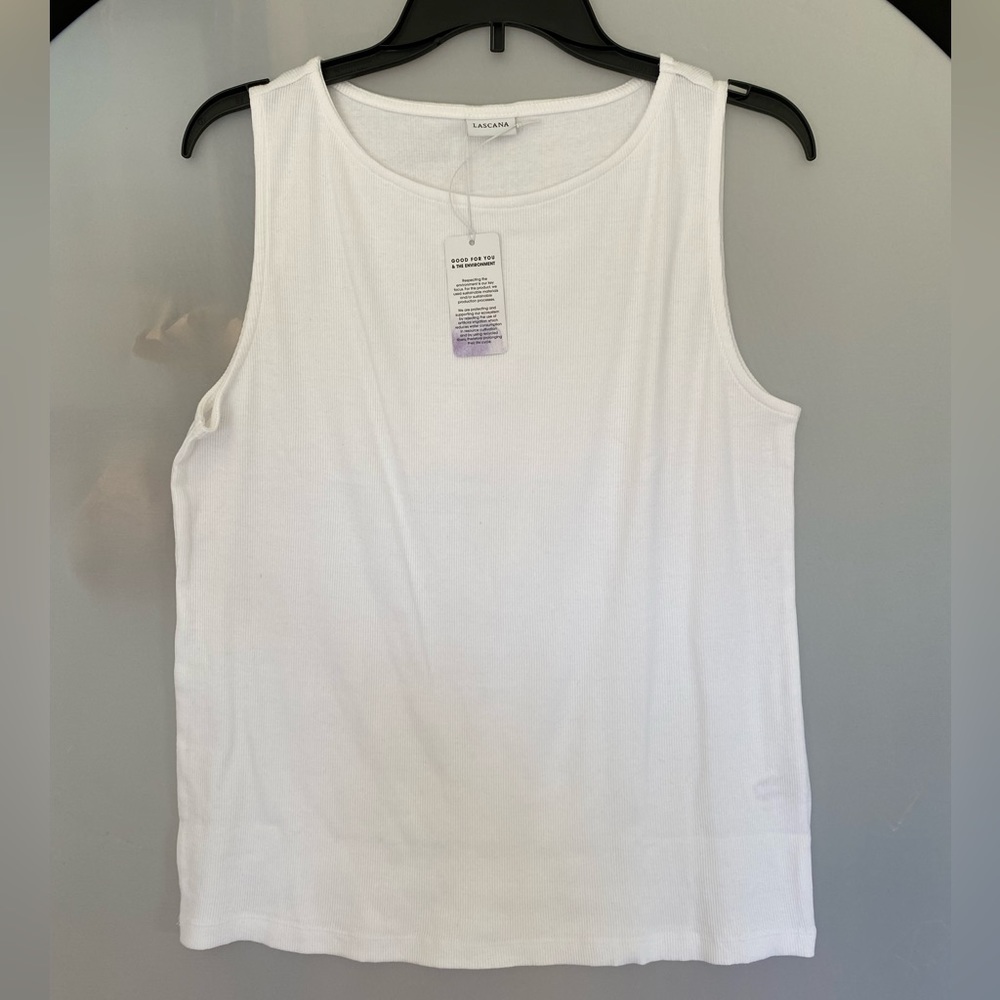 Women’s sleeveless shell